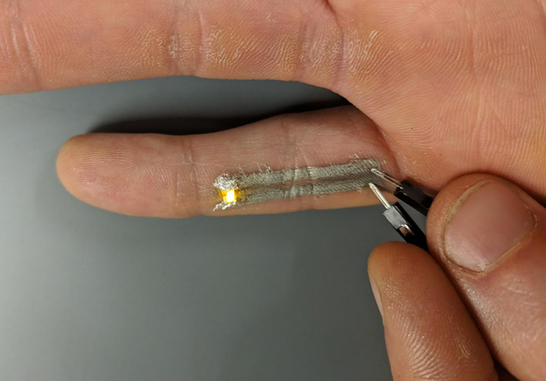 杜克大學(xué)：將定制的柔性電子產(chǎn)品直接打印到皮膚、繃帶、醫(yī)療設(shè)備上-肽度TIMEDOO