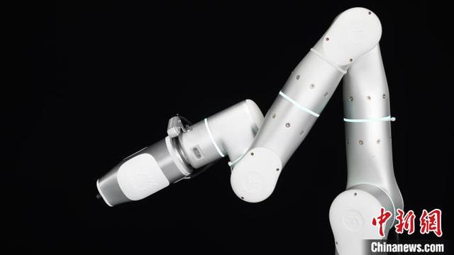 滬科研團隊研發(fā)出自主智能無針疫苗注射機器人-肽度TIMEDOO